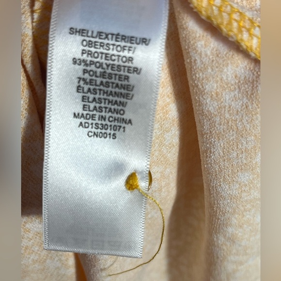 Adrianna Papell yellow top tiny flowers size medium - Picture 6 of 6